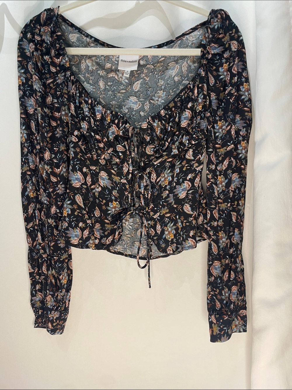 Skylar + Madison Black Floral Ruched Drawstring Long-Sleeve Crop Top